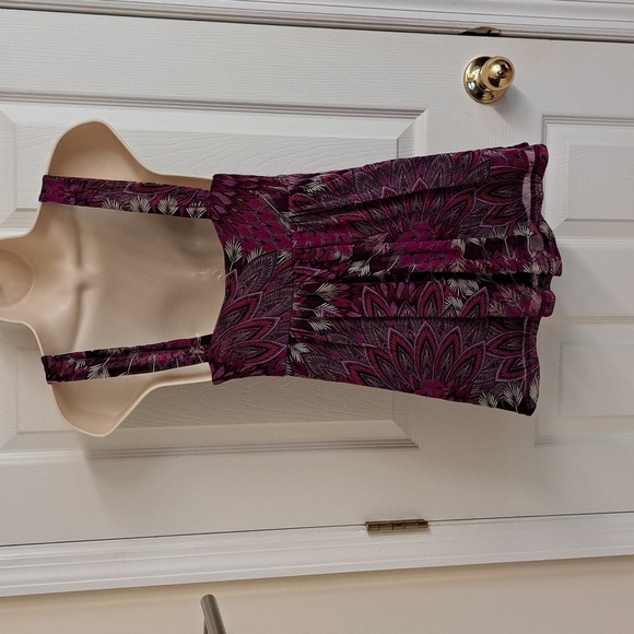 🌴 Fancy Fitted Zippered Tank Top in Shades of Rose and Wine - Picture 2 of 13